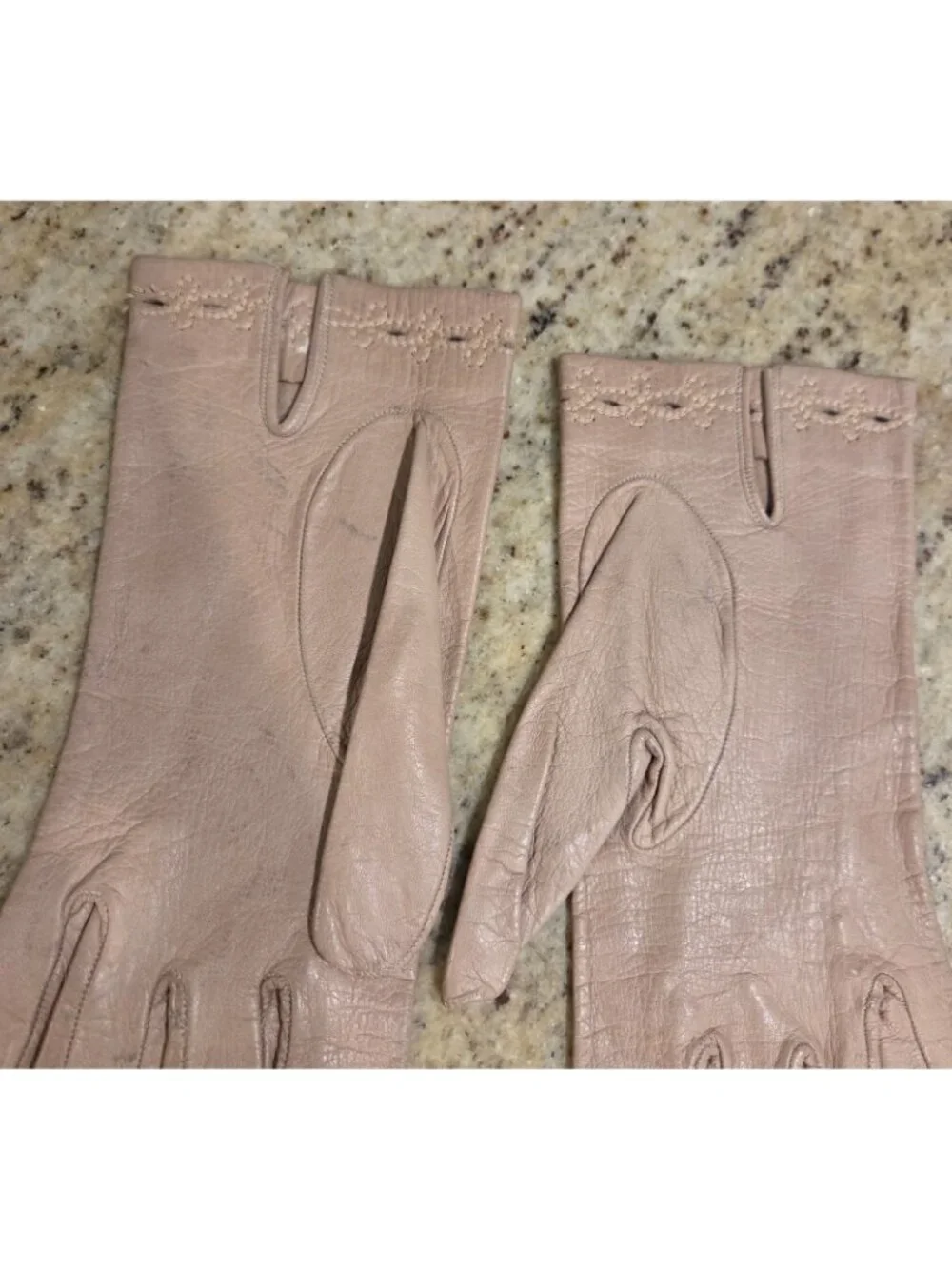 Vintage Womens Size M /7 Beige Soft Leather Gloves Eyelet Embroidered Italy